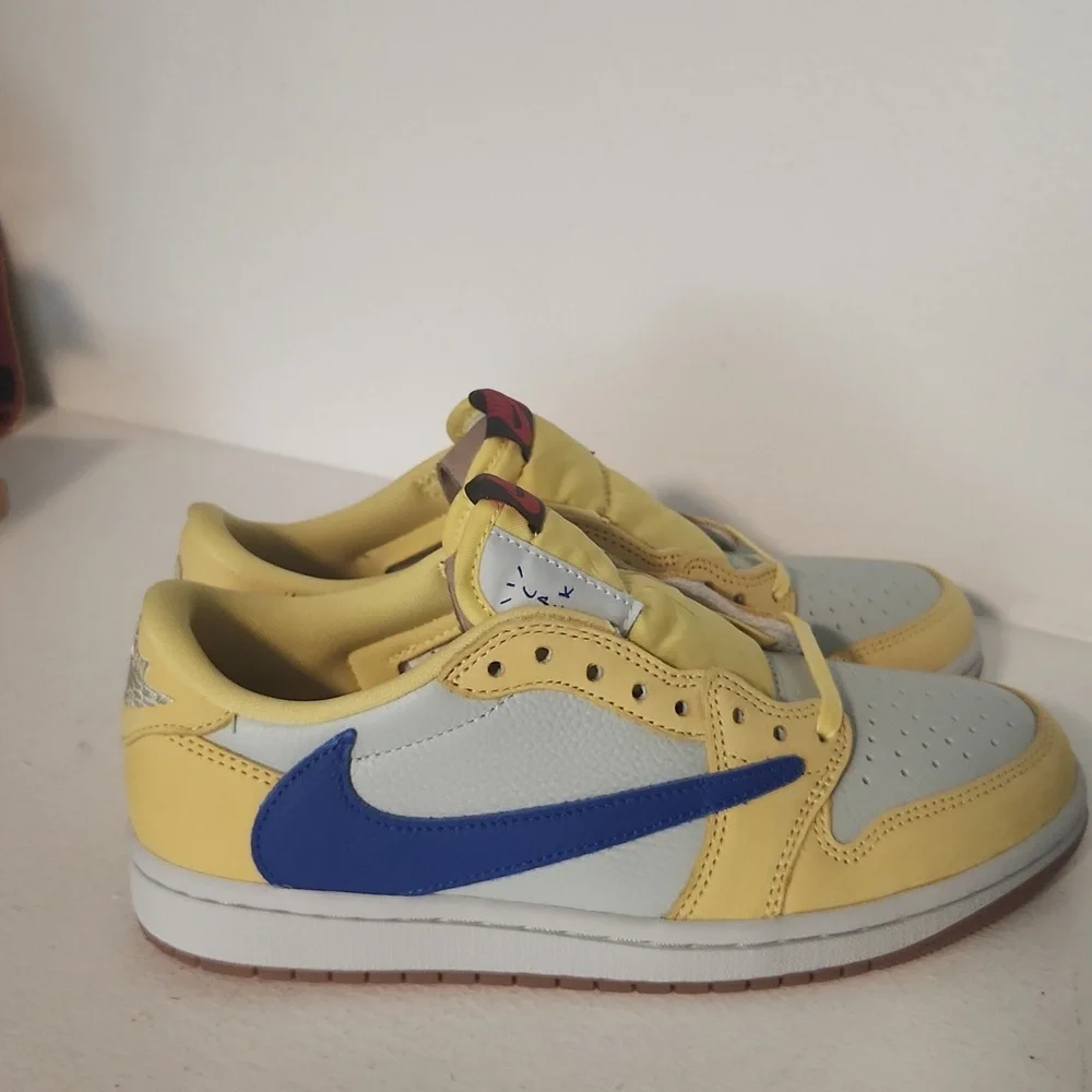 SOLD Travis Scott Jordan Low. - Picture 3 of 7